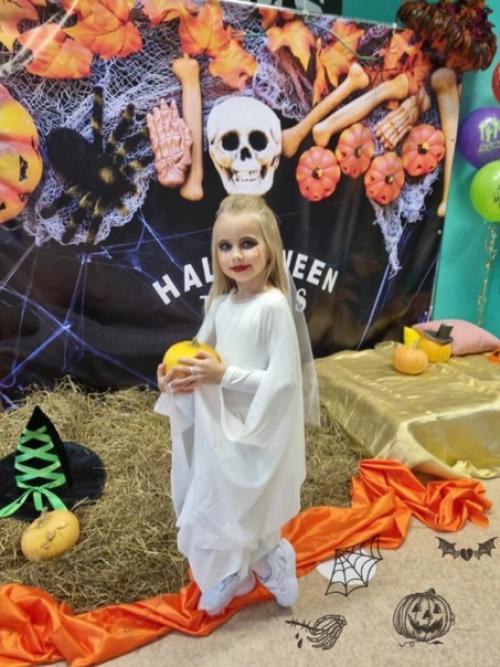 Каждый год, на хеллоуин, мы стараемся порадовать своих ребят по-особенному) дети очень любят этот праздник и с удовольствием на него идут. 01