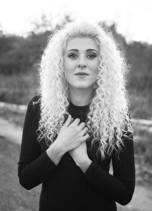 Пришло, наверное, время показать мега красивую Юлию в последних лучах закатного сентябрьского солнца. 06