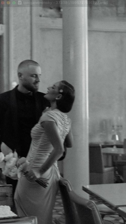 Севиль вышла замуж за Toni. 01