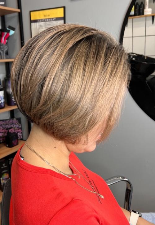 Осенью фаза роста волос сменяется фазой покоя, поэтому они начинают сильнее выпадать. 02