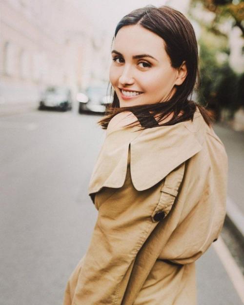 У басты очень красивая жена! 05