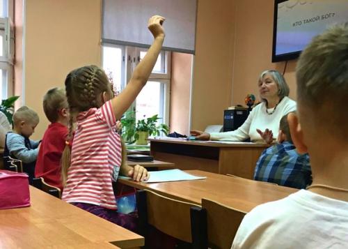 Выходной день, и я вновь наблюдаю за Подготовишками в воскресной школе. 01