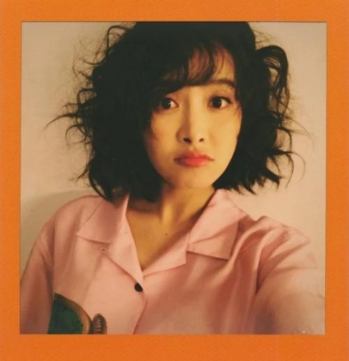 Smmm_News.  Виктория из f (x) делится новой причёской с фанатами, показывая на фотографии ещё и милого поросёнка. 02