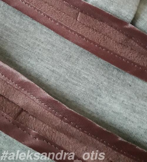 В том случае, если вы хотите универсальное платье, такое, чтобы и на корпоративе блистать и на работу потом ходить, то я вас огорчу. 05