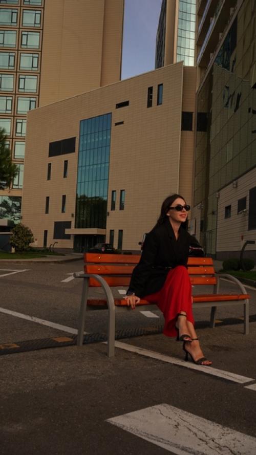 Родила двух сыновей, похудела, выпрямила зубы и нос, поменяла прическу и стиль. 02