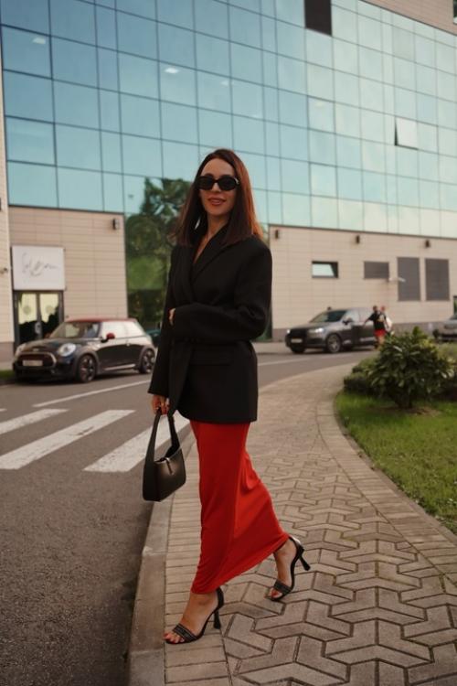 Родила двух сыновей, похудела, выпрямила зубы и нос, поменяла прическу и стиль. 07