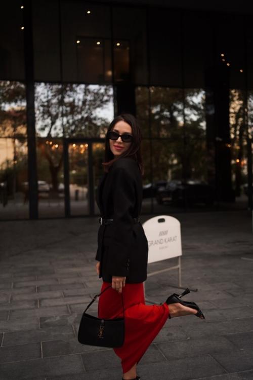 Родила двух сыновей, похудела, выпрямила зубы и нос, поменяла прическу и стиль. 06