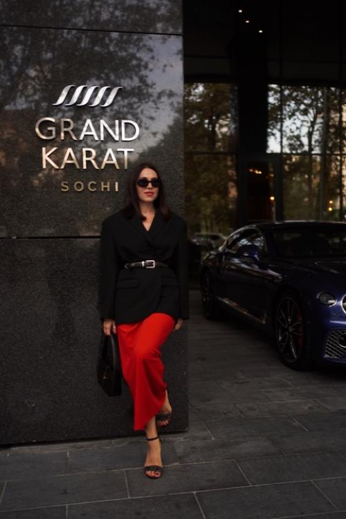 Родила двух сыновей, похудела, выпрямила зубы и нос, поменяла прическу и стиль. 05