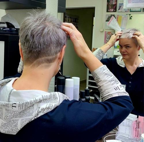 - Мне сексуальную!  - Заявила я, когда села в кресло парикмахерское. 01