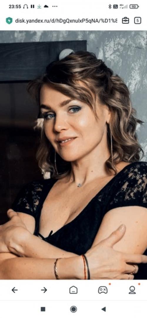 В день рождения принято не только принимать поздравления, но и делиться ими. 03