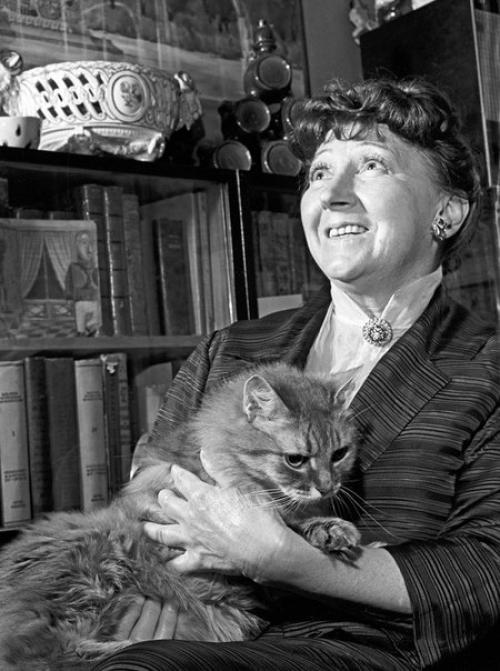 7 ноября - день рождения Рины зелёной, народной артистки Рсфср, актрисы эстрады, театра и кино, мастера имитации детской речи. 03 7 ноября - день рождения Рины зелёной, народной артистки Рсфср, актрисы эстрады, театра и кино, мастера имитации детской речи. 03