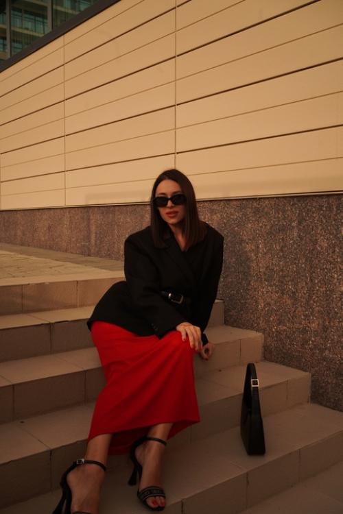 Родила двух сыновей, похудела, выпрямила зубы и нос, поменяла прическу и стиль. 01