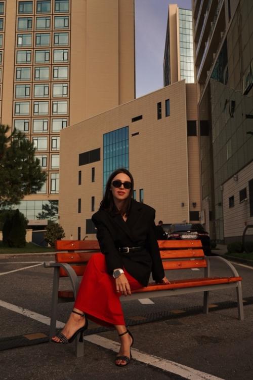 Родила двух сыновей, похудела, выпрямила зубы и нос, поменяла прическу и стиль. 08