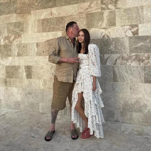 Невеста Лепса намекнула, что свадьбы с певцом в ближайшее время ждать не стоить.

