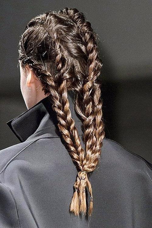 Косы новым трендом, конечно, не назовешь. 07