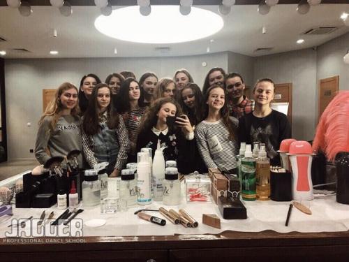 Держитесь, зрители, теперь мы сражаем не только танцами, но и красотой? 01 Держитесь, зрители, теперь мы сражаем не только танцами, но и красотой? 01