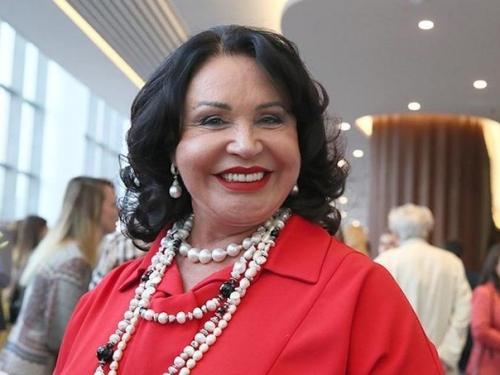 Cразу и не признал 69-летнюю артистку! 02