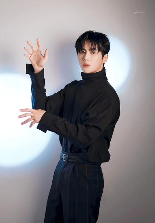 Новые закадровые фотографии Ким сон Хо от агентства Salt Entertainment, сделанные во время фотосессии для Esquire. 02