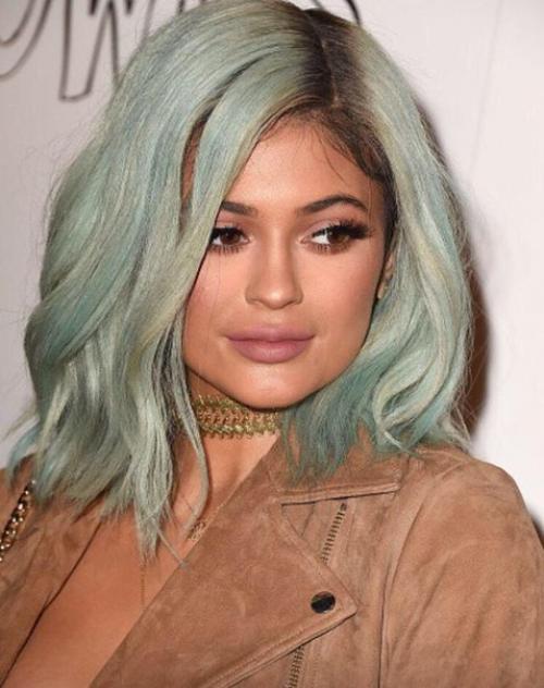 Часть 1.  Кайли часто экспериментирует со своей внешностью, в особенности - с волосами. 06