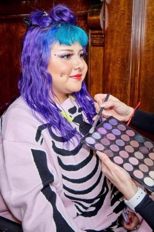 Ким и Хлои кардашьян вместе с дочками на днях наведались в местный женский приют и устроили настоящий праздник. 04