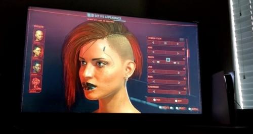 Игрок, получивший копию ролевой игры Cyberpunk 2077 раньше времени, опубликовал в сети скриншоты, демонстрирующие редактор персонажа. 04