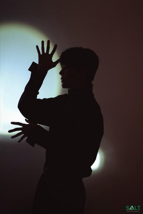 Новые закадровые фотографии Ким сон Хо от агентства Salt Entertainment, сделанные во время фотосессии для Esquire. 04