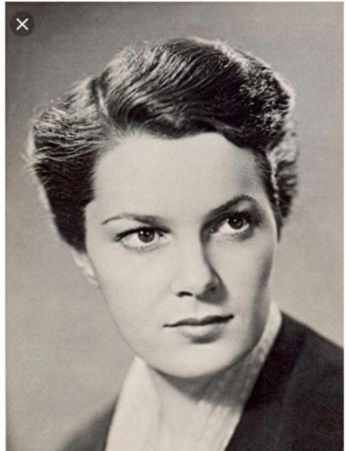 Элина Быстрицкая.   Фото 1- на военный билет, возраст около 16 лет. 03