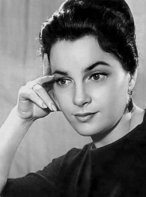 Элина Быстрицкая.   Фото 1- на военный билет, возраст около 16 лет. 05