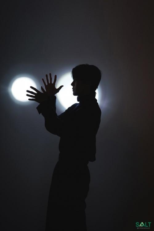 Новые закадровые фотографии Ким сон Хо от агентства Salt Entertainment, сделанные во время фотосессии для Esquire. 01