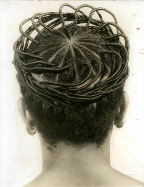 Нигерийский фотограф Джей ди окхай оджейкере прославился на весь мир серией фотографий, посвященных сложной геометрии африканских причесок. 05