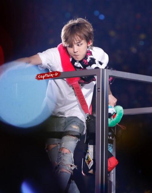 GD в белой футболке и джинсах на Tokyo Dome? 03 GD в белой футболке и джинсах на Tokyo Dome? 03