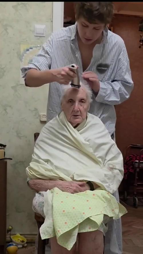 Актриса Ирина Горбачева трогательное видео с 94-летней бабушкой показала. 01