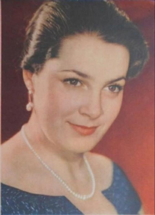 Элина Быстрицкая.   Фото 1- на военный билет, возраст около 16 лет. 04