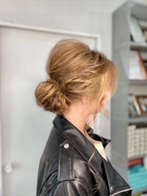 Топ простых причесок для вечеринки на кудрявые волосы. 03