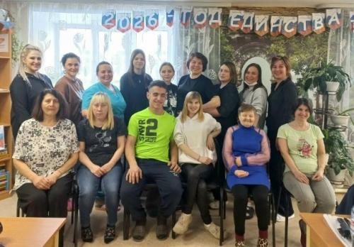 Профессиональные мастера - парикмахеры уже в который раз посещают калининский филиал, превращая дни приезда в настоящий праздник красоты. 03