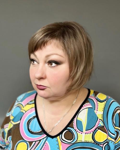 Мастер: Юрова Юлия с тонкими редкими волосами сложно сделать красивую прическу, они постоянно путаются. 02