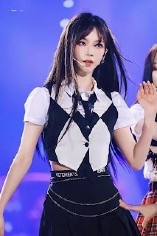 Theqoo нетизены не могут перестать обсуждать, как красива Карина с её новой причёской. 05