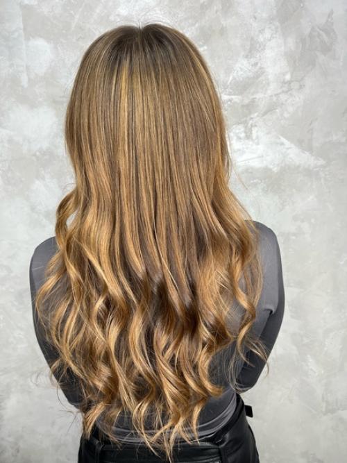 Модные цвета, красивые локоны, стрижки, профессиональные уходы и конечно, вкусный кофе - всё это можете увидеть у меня! 02