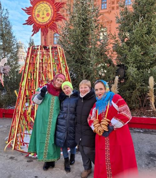 Мы до сих пор девчёнки друг для друга. 03