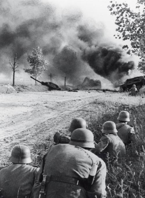 Ранним утром от границы, что на Западе страны, потянулись с жутким лязгом. 02 Ранним утром от границы, что на Западе страны, потянулись с жутким лязгом. 02