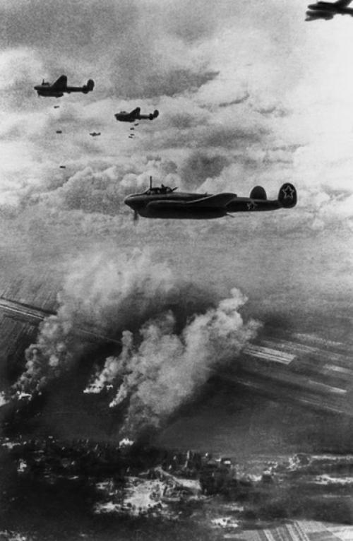 Ранним утром от границы, что на Западе страны, потянулись с жутким лязгом. 03 Ранним утром от границы, что на Западе страны, потянулись с жутким лязгом. 03