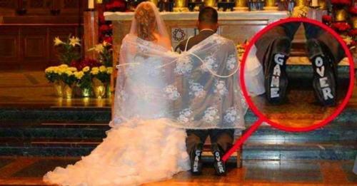 А бывают и такие свадебные фотографии. 05