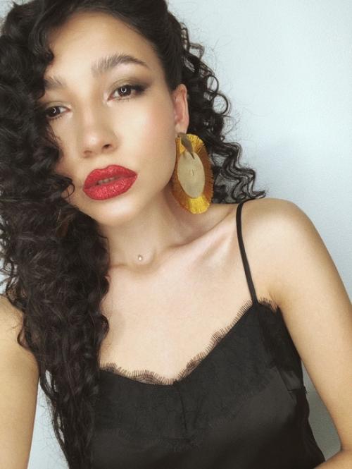 Такие кудри для фотосессии легко в разные прически перевоплощаются! 02