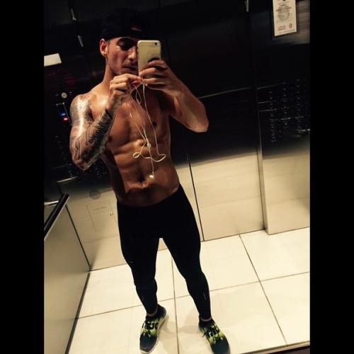 Вы говорите, что он похож на педика, блин вы серьезно? 03