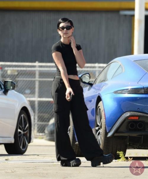 Звезда Эйфории Алекса Дэми кардинально сменила образ (вы ее не узнаете). 02