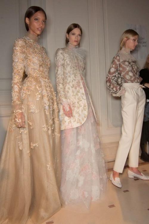 Прически в романтическом стиле описание. Энциклопедия моды романтический стиль.