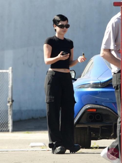 Звезда Эйфории Алекса Дэми кардинально сменила образ (вы ее не узнаете). 01