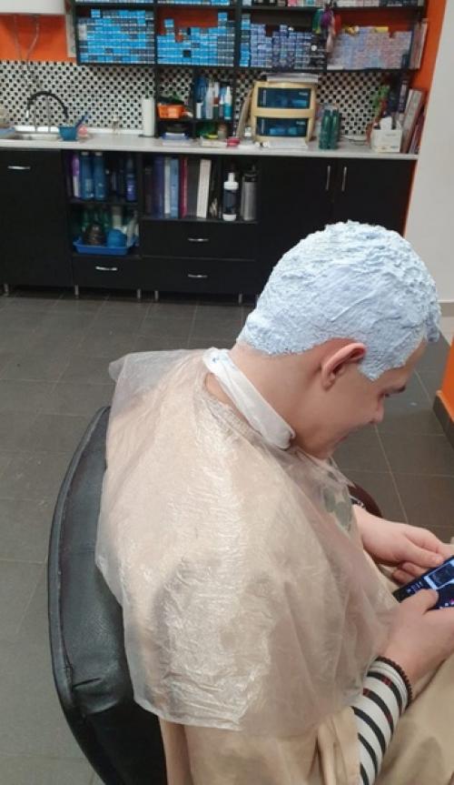 Мужской образ сочетающий в себе осветленные волосы и короткую стрижку Ежик (Buzz cut) - это выразительное и модное соединение. 01