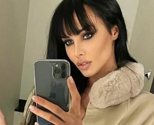 25-Летняя Анастасия решетова в экстраординарном наряде похвасталась цветущим внешним Видом. 01