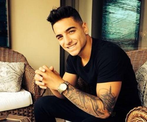 Вы говорите, что он похож на педика, блин вы серьезно? 05